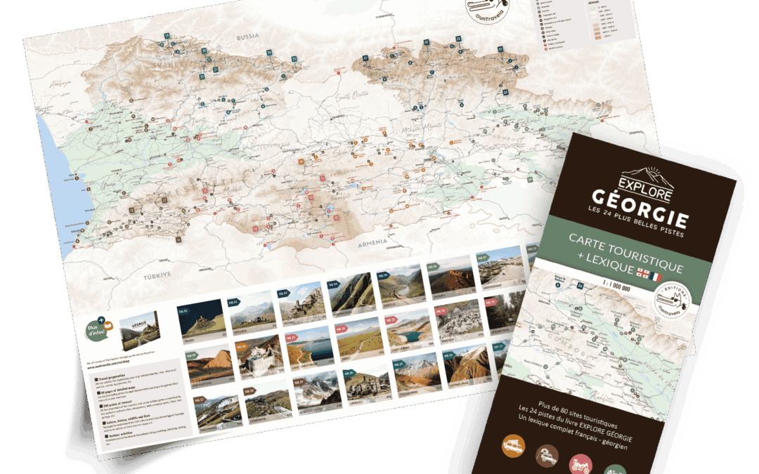 La Carte Touristique A2 Géorgie est une carte touristique pliée et une brochure avec des cartes détaillées, des icônes marquant les sites, des vignettes et des descriptions en français des attractions en Géorgie et dans le Caucase.
