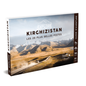 Coffret intitulé KIRGHIZISTAN : LES 28 PLUS BELLES PISTES représentant un paysage de montagnes et de plaines herbeuses, avec un cycliste sur un chemin. Le coffret est étiqueté Explore et décrit comme un guide d'aventure.