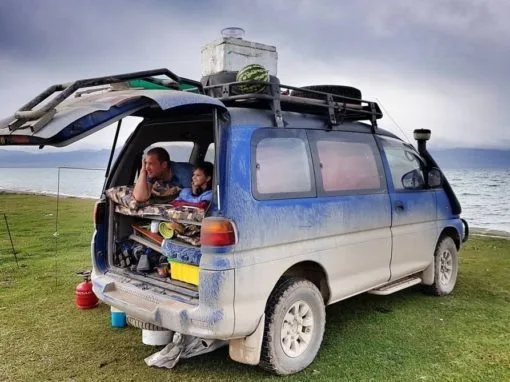 igor-anna-4x4-location-mitsubishi-delica-kyrgyzstan-2