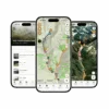 OunTravela - Page d'accueil 21 Trois smartphones présentent l'application "Traces GPS Géorgie" avec des cartes, des itinéraires, des données d'altitude et des traces GPS pour la randonnée en Géorgie. Les écrans affichent des sentiers, des points de repère et des icônes de navigation sur des cartes de terrain détaillées.