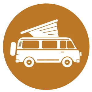 Icône représentant un camping-car blanc avec un toit relevable, sur un fond circulaire marron.